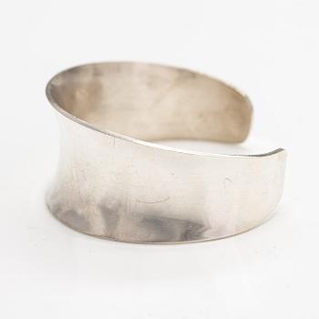 Pekka Piekäinen, Armband, sterlingsilver. Platinoro, Åbo 2008.