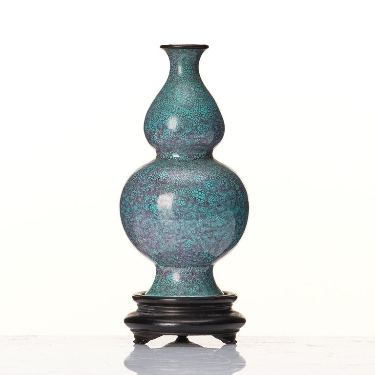 A Chinese double gourd 'robins egg' vase, Qing dynasty, 19th century.