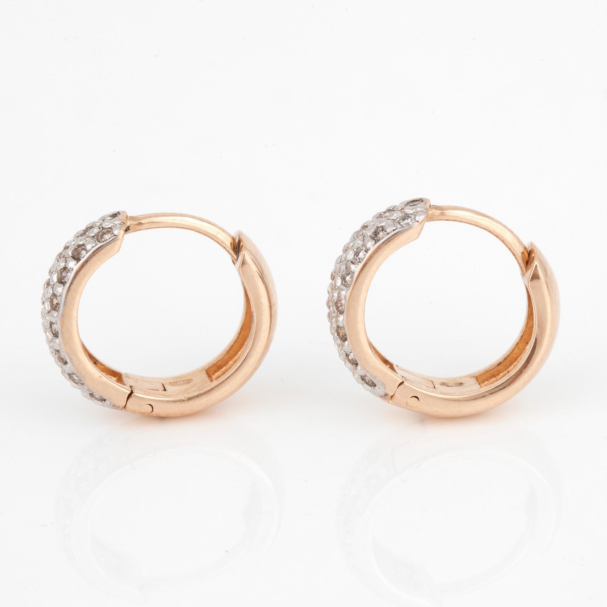 ÖRHÄNGEN, ett par med diamanter totalt ca 0.35 ct.