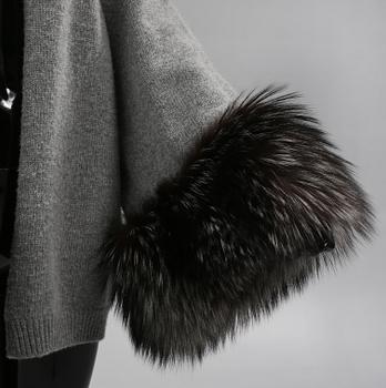CAPE, Valentino.