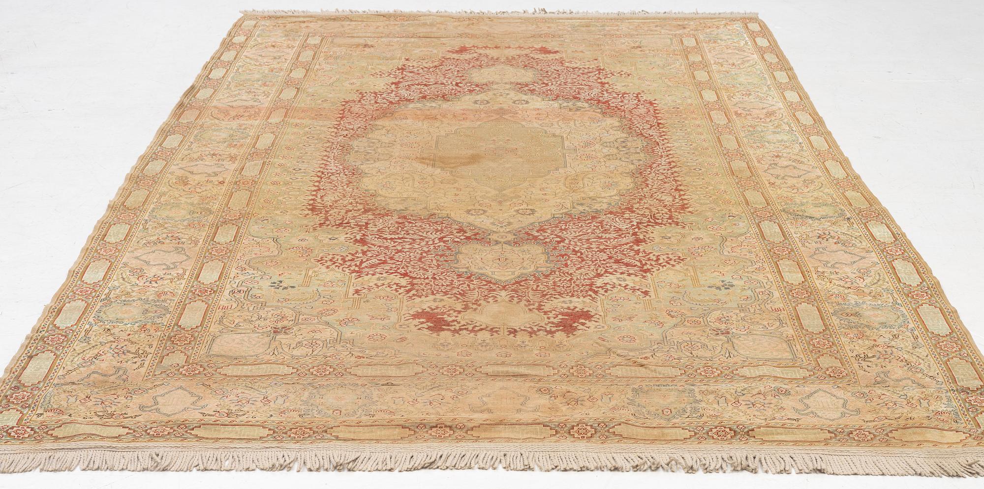 An antique Kayseri carpet, central Anatolia approx. 294 x 182 cm.