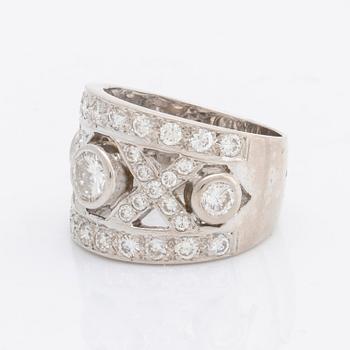 DIAMOND RING 18K whitegold with brilliant-cut diamonds approx 1,5 ct in total.
