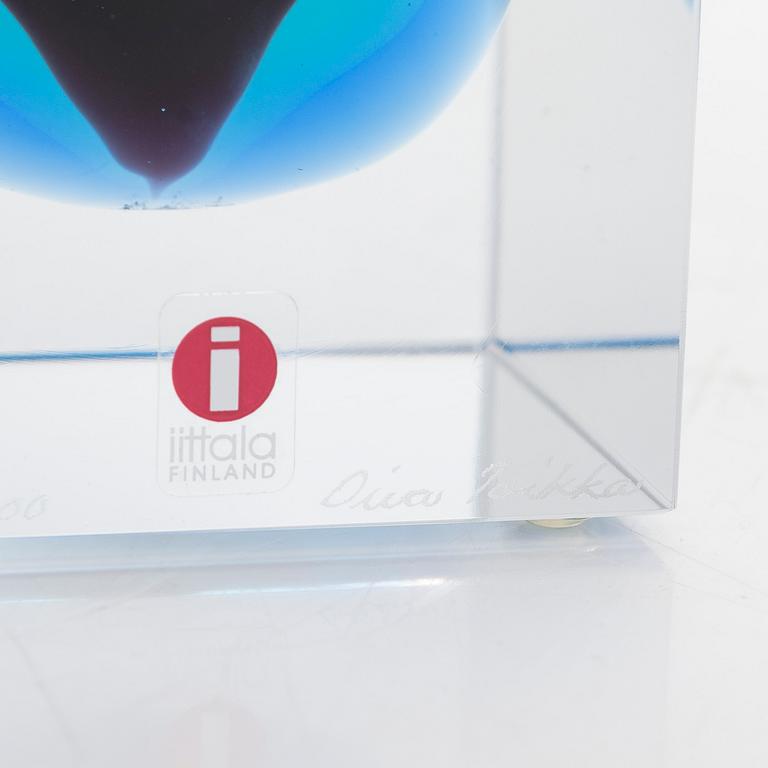 Oiva Toikka, annual glass cube 1998, signed Oiva Toikka Nuutajärvi 1998, 234/2000.
