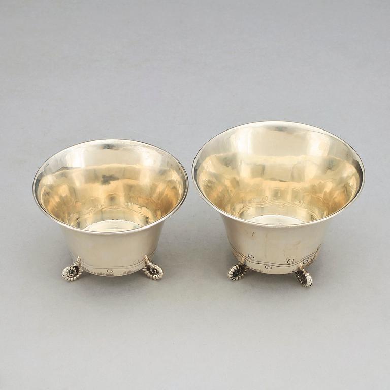 SKÅLAR, 2 st, silver, WA Bolin, Stockholm, 1926. Totalvikt ca 153 g.