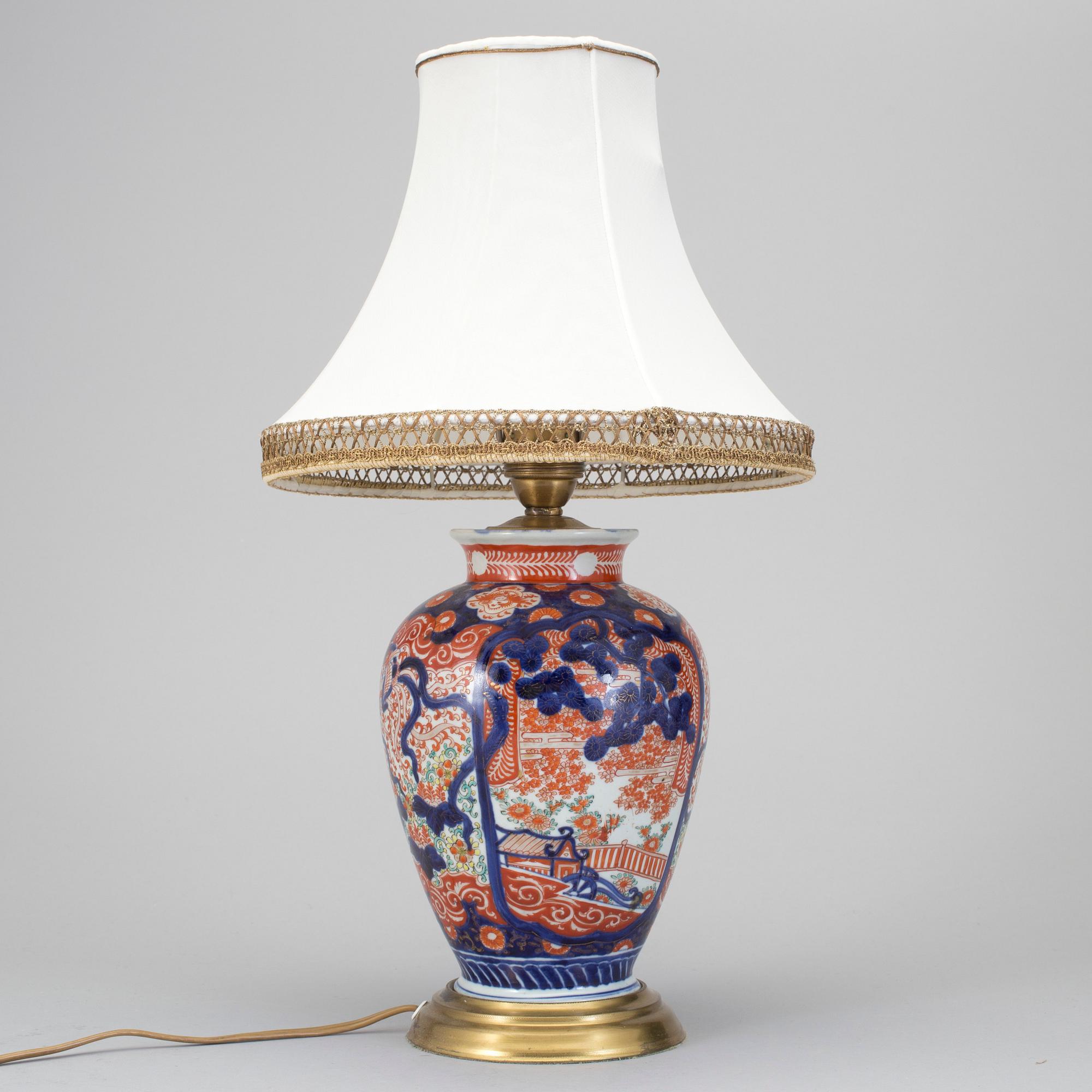 BORDSLAMPA/VAS, porslin, Japan, 1900-tal.