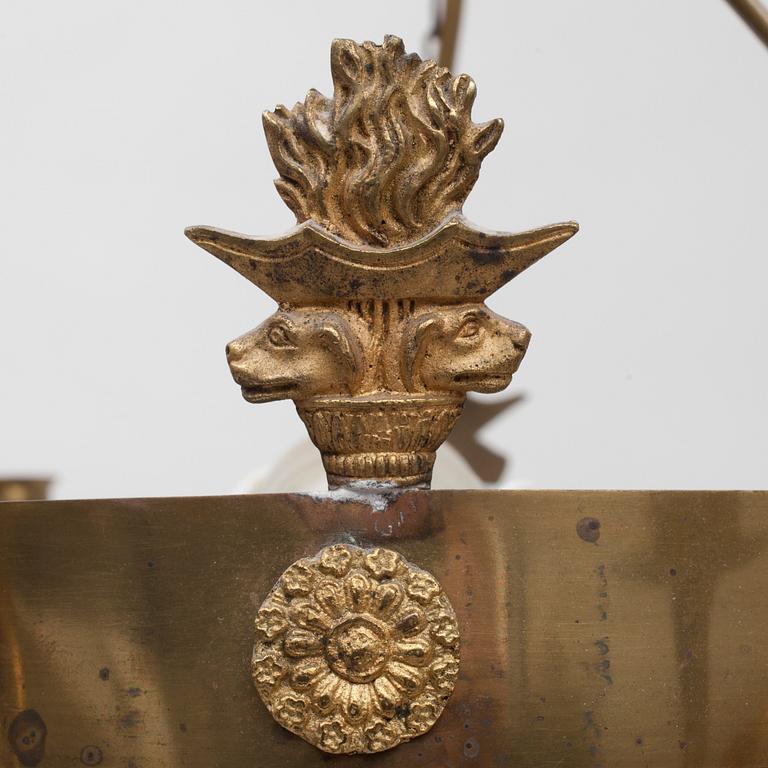 AMPEL, empire, 1800-tal. Höjd 67 cm.