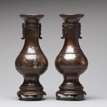 A pair of bronze vases with copper and silver inlay, Qing dynasty (1664-1912).