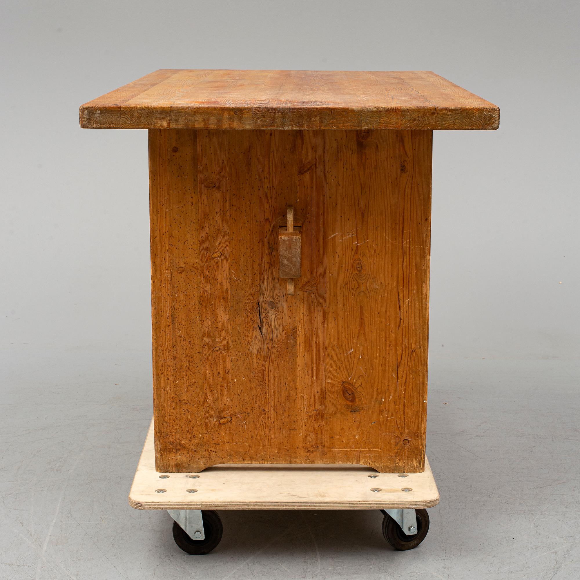 SPORTSTUGEMÖBEL, a pine table, Nordiska Kompaniet, attributed to Axel Einar Hjorth, Sweden 1930's.