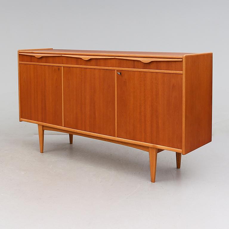 SIDEBOARD, Breo, Oderljunga, 1900-talets andra hälft.