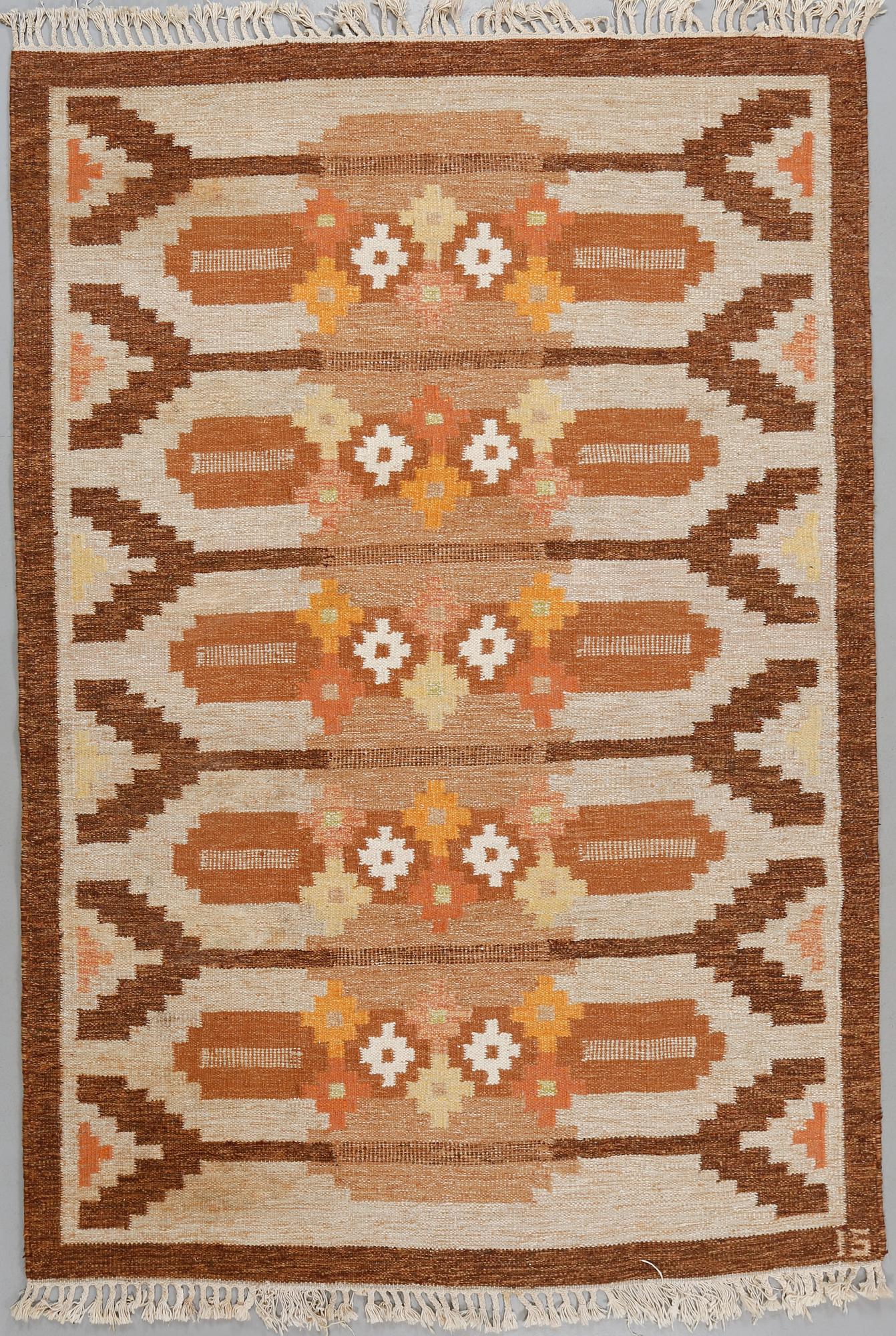MATTA, rölakan, monogramsignerad IS, 1900-talets andra hälft, ca 245x170 cm.
