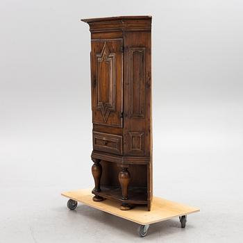 Hörnskåp, barock, 1700-tal.