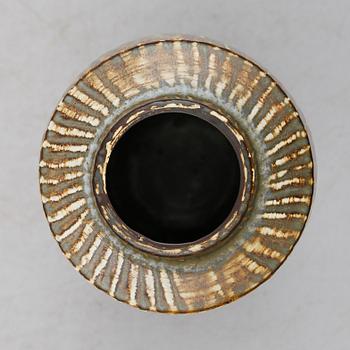 GOLVVAS, stengods, "Rubus", Gunnar Nylund, Rörstrand.