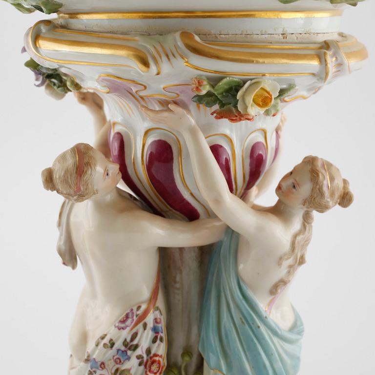 A porcelain centerpiece from Meissen, made in the late 19th century.
