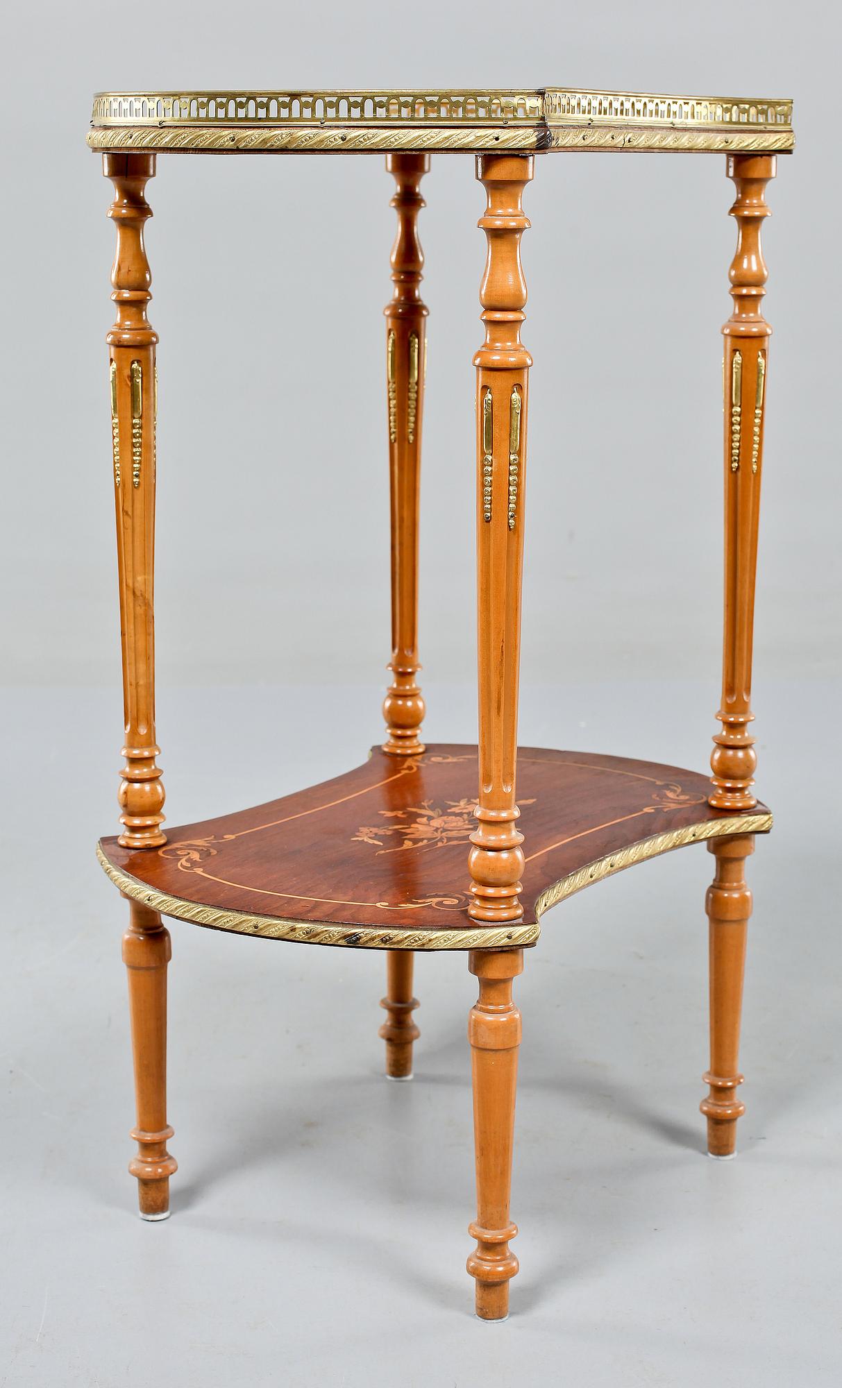 ETAGERE, omkring 1900-talets mitt.