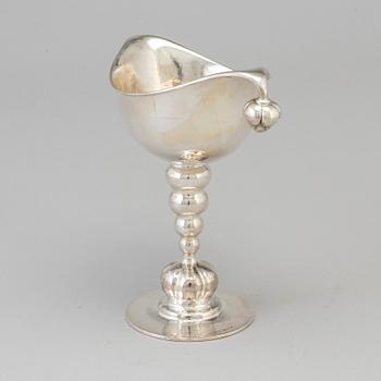 A Swedish Art Nouveau silver stemmed cup, maker's mark K Anderson, Stockholm, 1918.