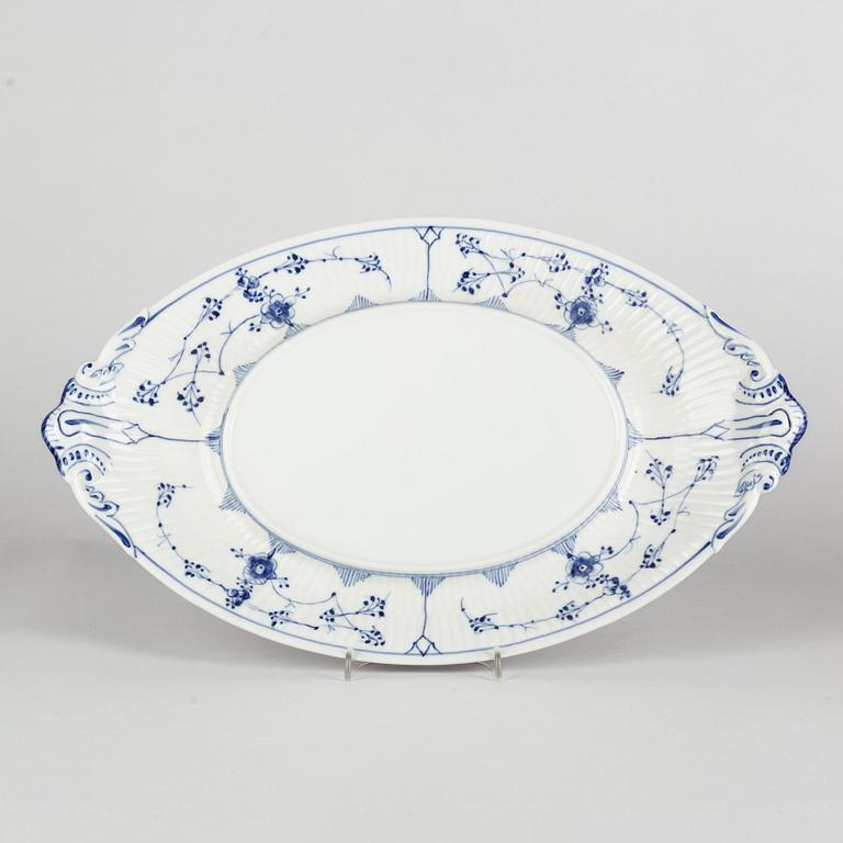 Terrin med lock och fat, porslin, Royal Copenhagen, "Musselmalet", modell 214 och 217, 1898-1923.
