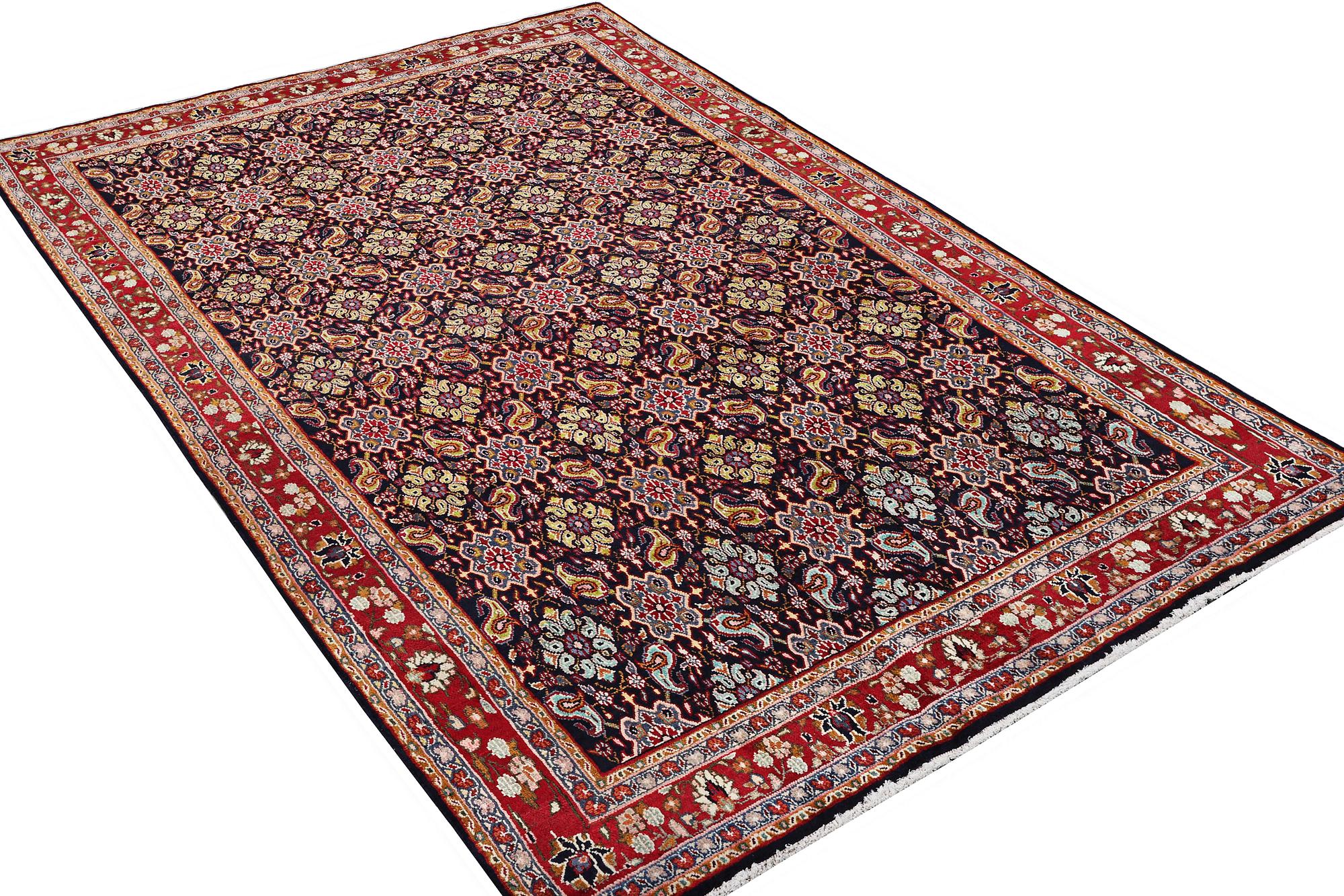 A Hamadan carpet, c. 296 x 197 cm.