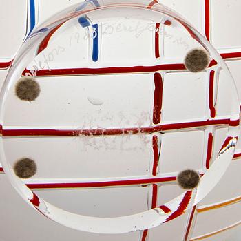 Berit Johansson, skål på fot signerad och daterad Orrefors 1983.