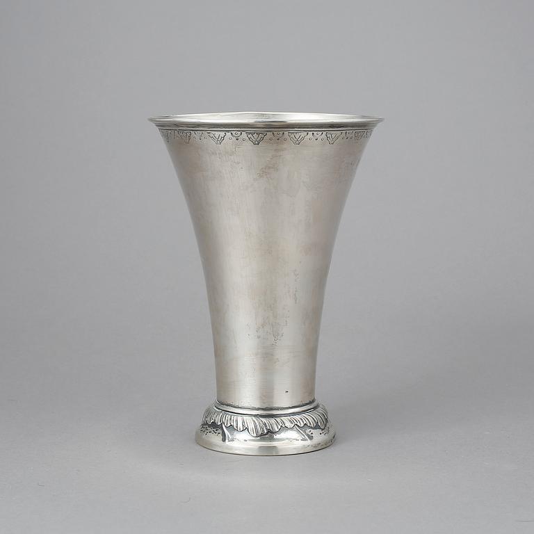 BÄGARE, silver, C.G Hallberg, Stockholm, 1916, vikt 295 g.