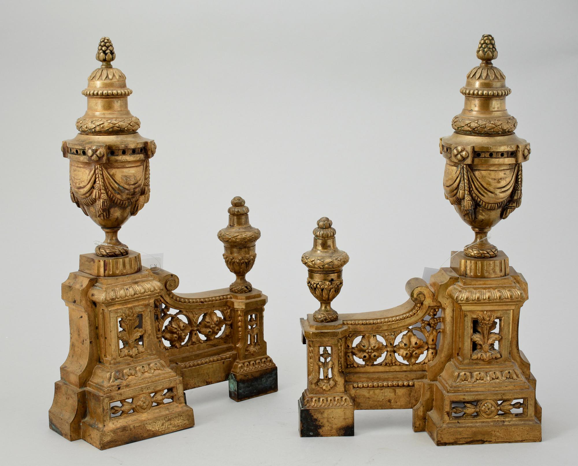 ELDHUNDAR, ett par, Louis XVI stil, 1800-tal.