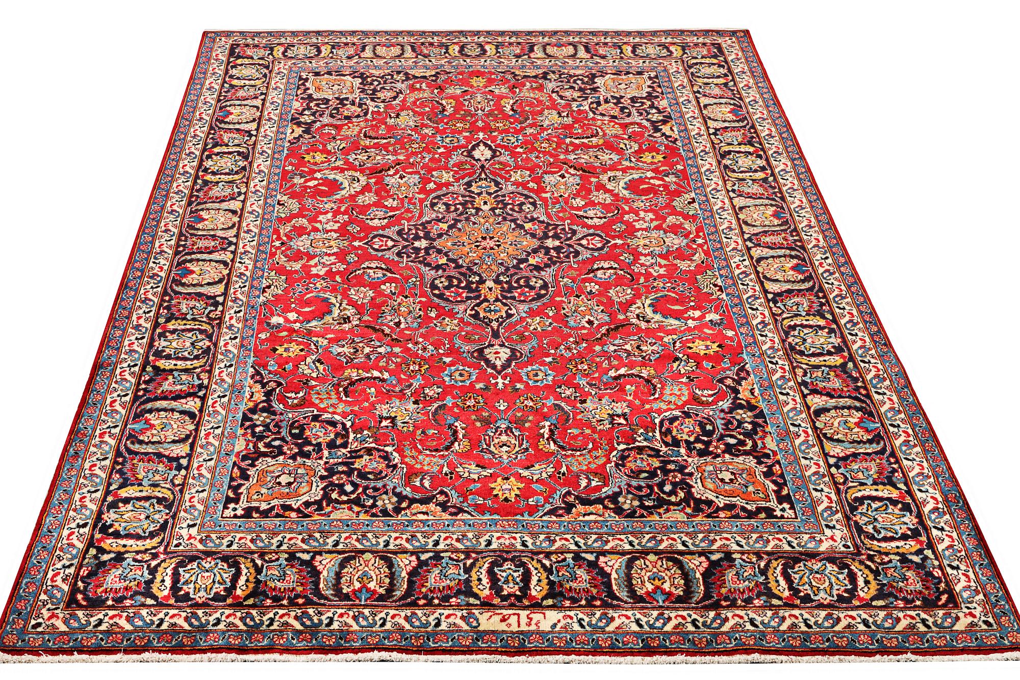 A Najafabad carpet, c. 292 x 202 cm.