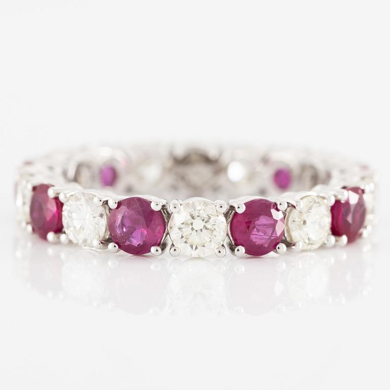 Ring, full eternity band, 18K white gold set with rubies and brilliant-cut diamonds.
