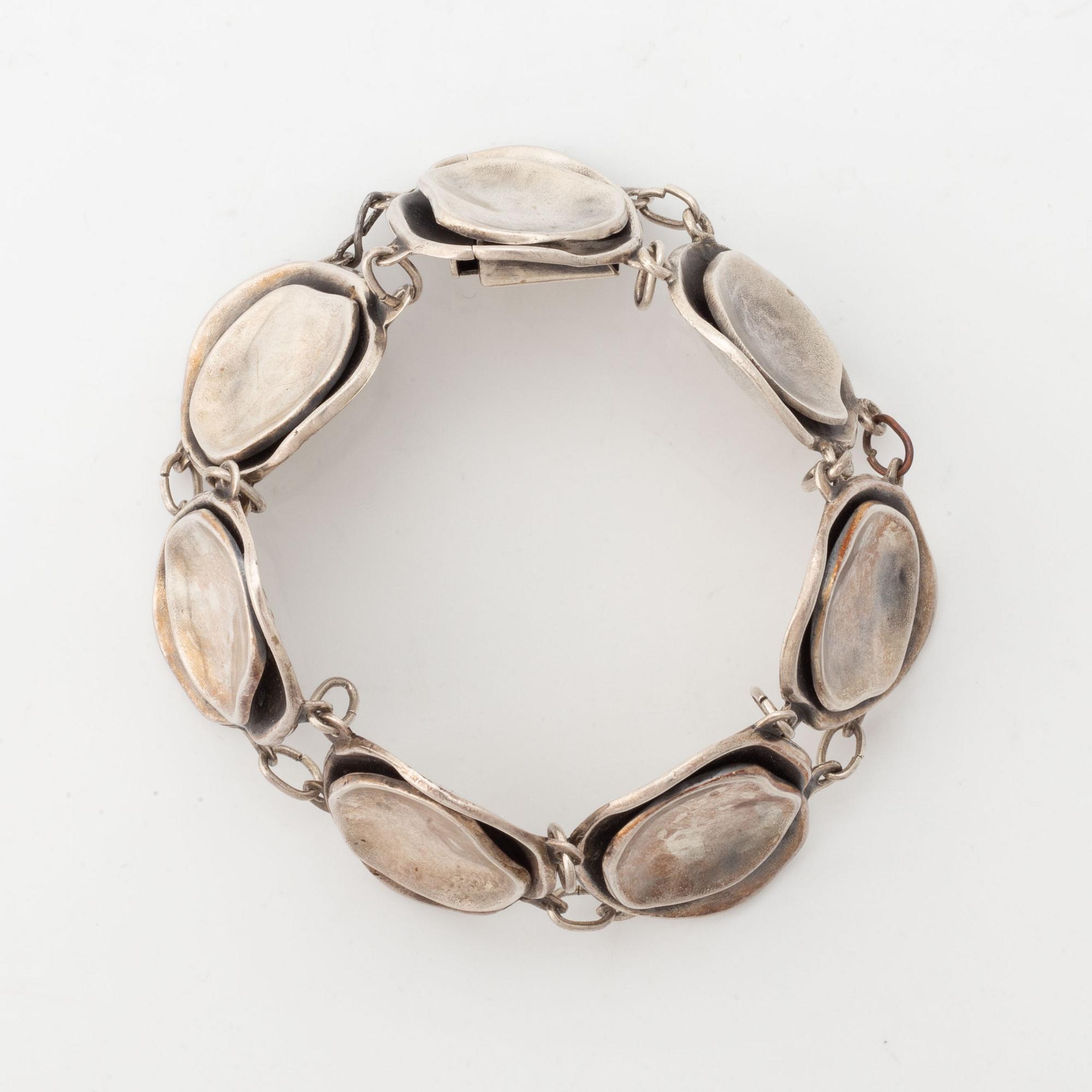 Liisa Vitali, Rannekoru, "Gardeina", hopeaa.