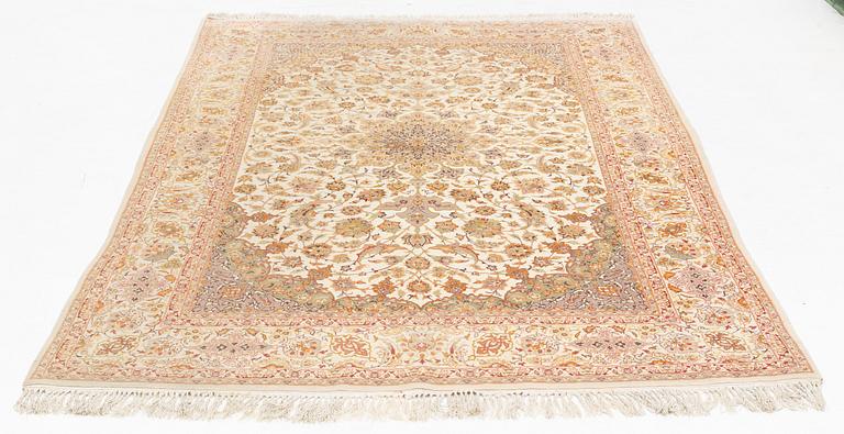 Carpet, Isfahan, approx. 244 x 157 cm.