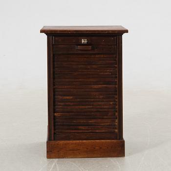 Jalusiskåp, 1900-talets första hälft.