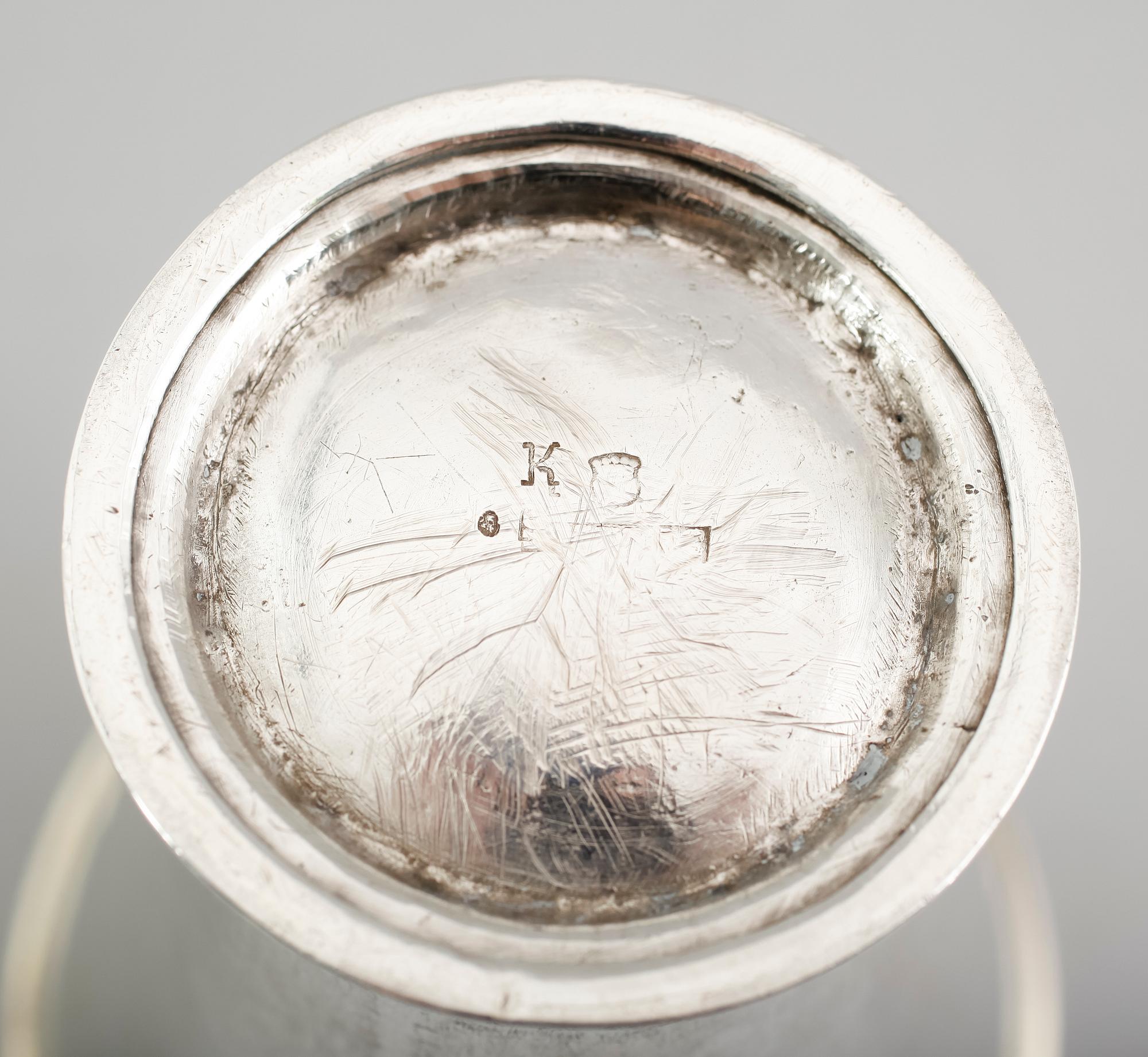 BÄGARE, silver, otydliga stämplar, 1700-tal. Vikt ca 194 gram.
