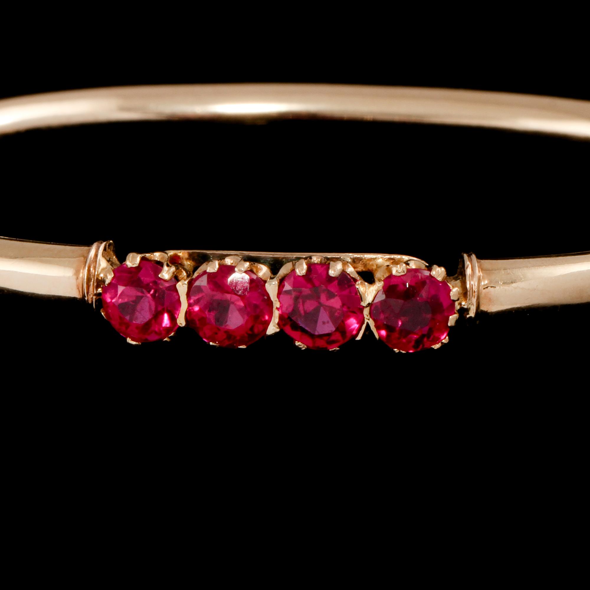 ARMBAND, 14k guld med 4 syntetiska rubiner, utländska stämplar. Vikt 10 g.
