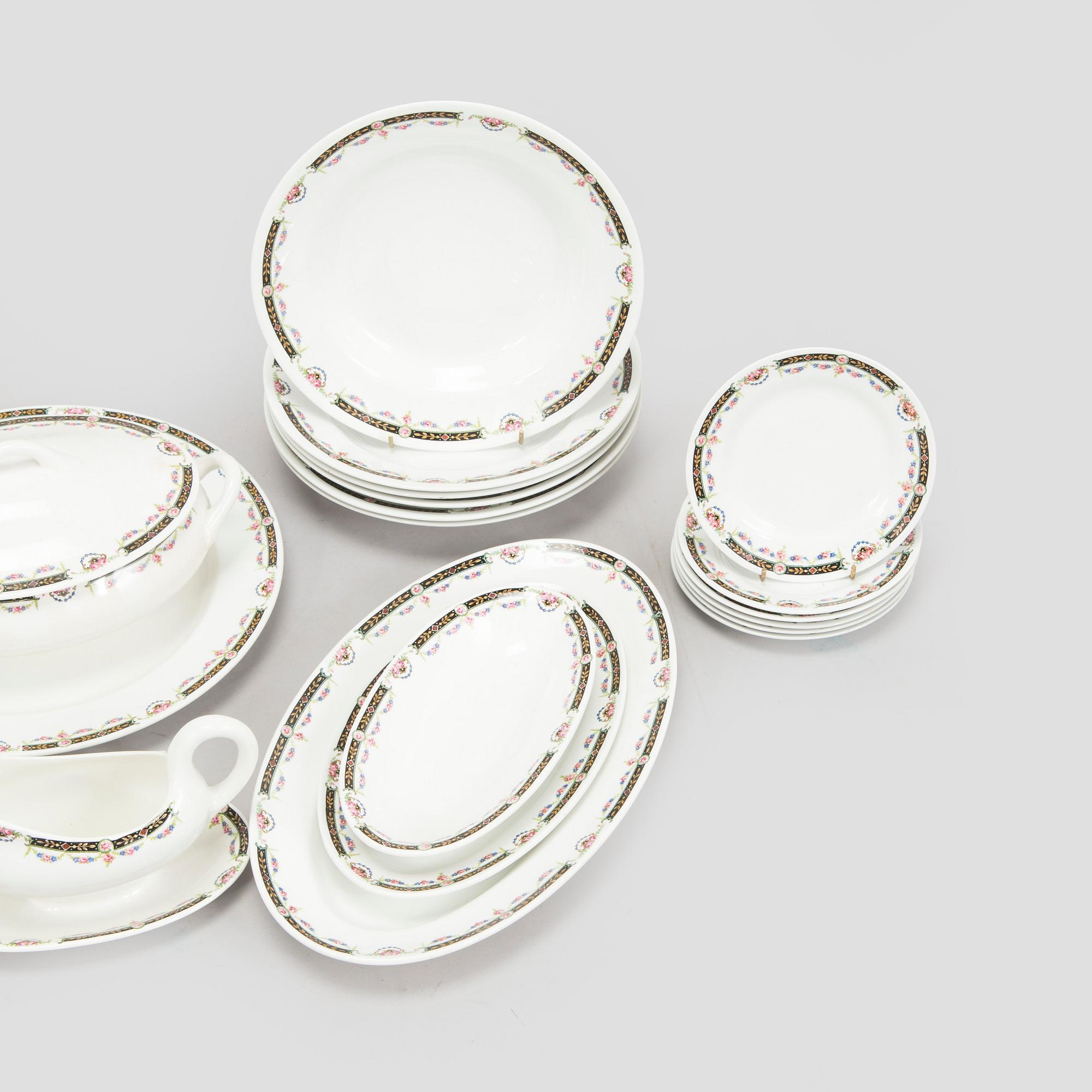 Arabia, Dinner Set, 31 pieces, early 20th century.