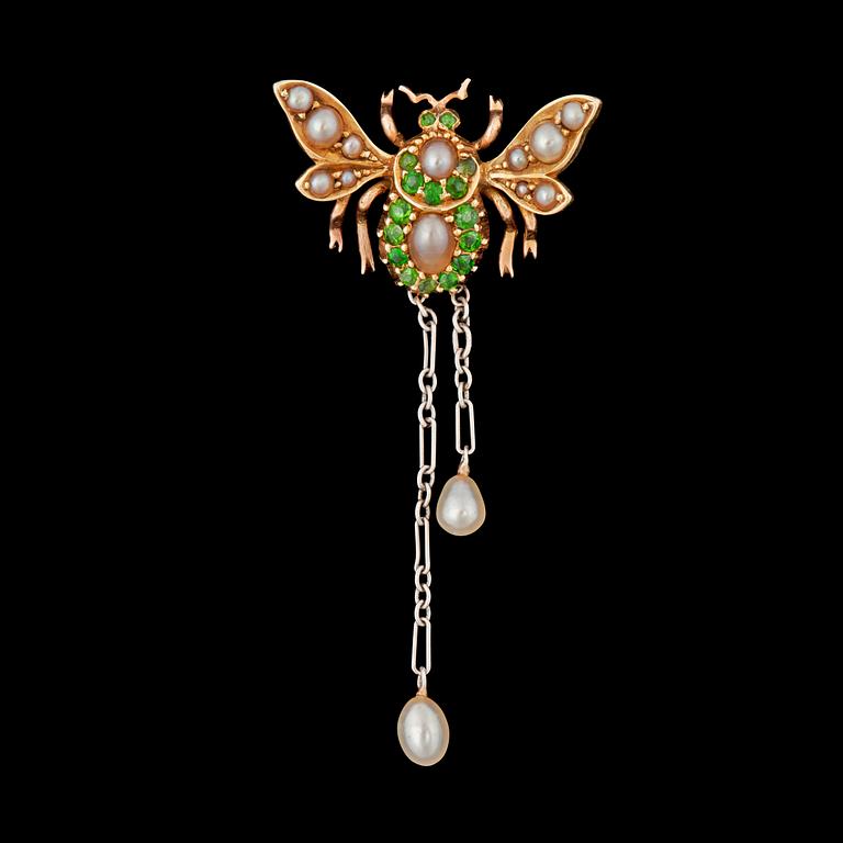 A pearl and tsavoritegarnet brooch in the shape of a fly.