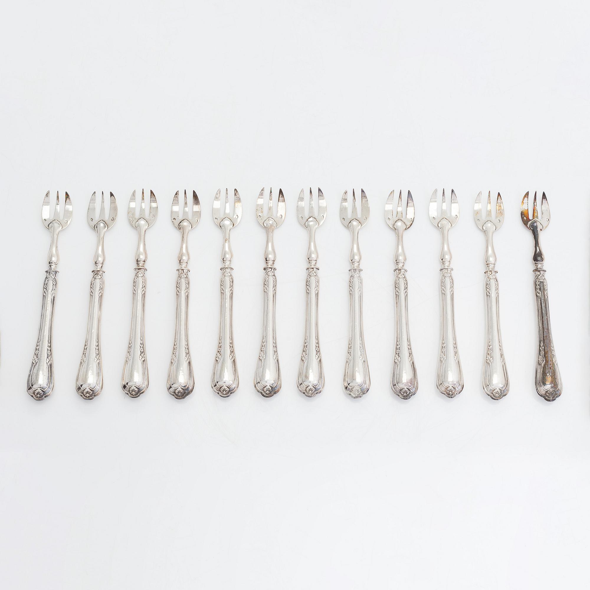 Ostrongafflar, 12 st, silver, stämplade PDR med stjärna, fransk exportstämpel.