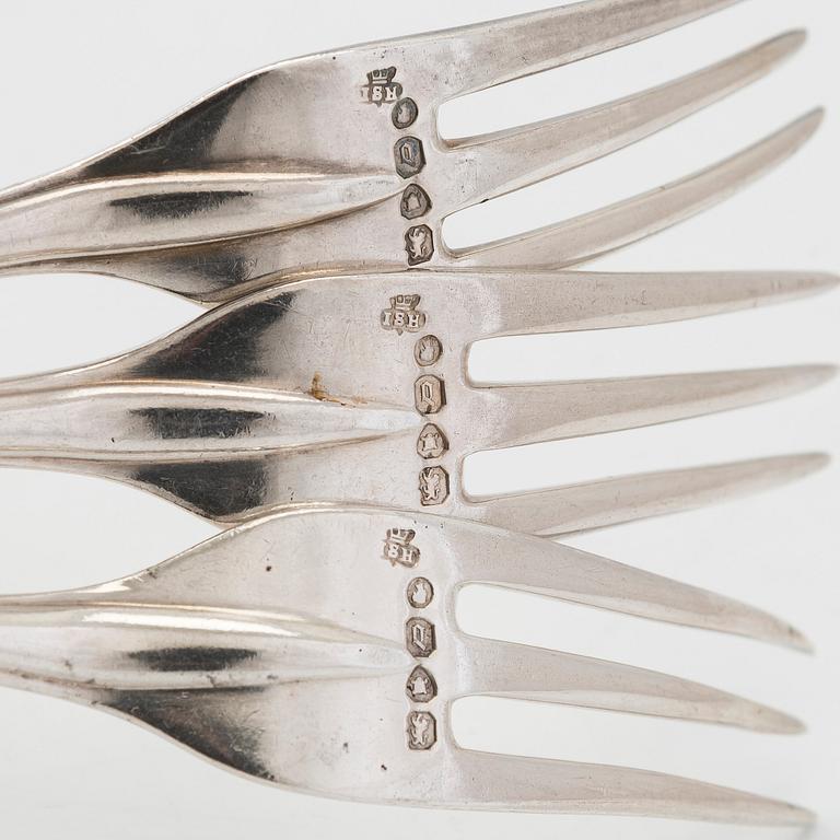 John Samuel Hunt, haarukoita ja veitsiä, 12 kpl, sterlinghopeaa, Lontoo 1859, venäläiset tuontileimat 1882-1898.