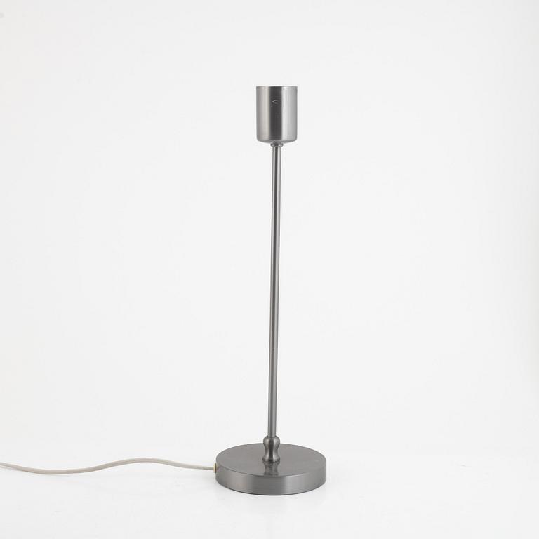 Josef Frank, bordslampa, modell 2332/2, Firma Svenskt Tenn.