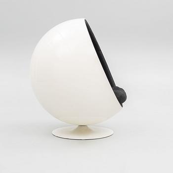 Eero Aarnio, a "Ball Chair", Adelta, Finland, post 1996.