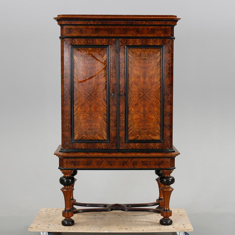 KABINETTSKÅP, för mynt och medaljer, barockstil, Leonard Ellström Stockholm 1873.
