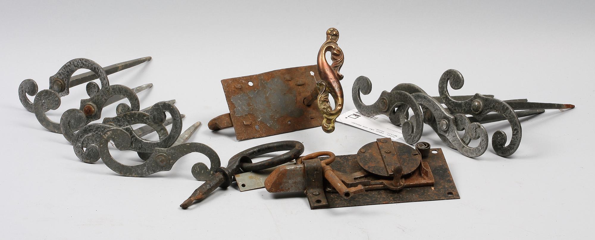 PARTI LÅS OCH BESLAG. Metall, smide.