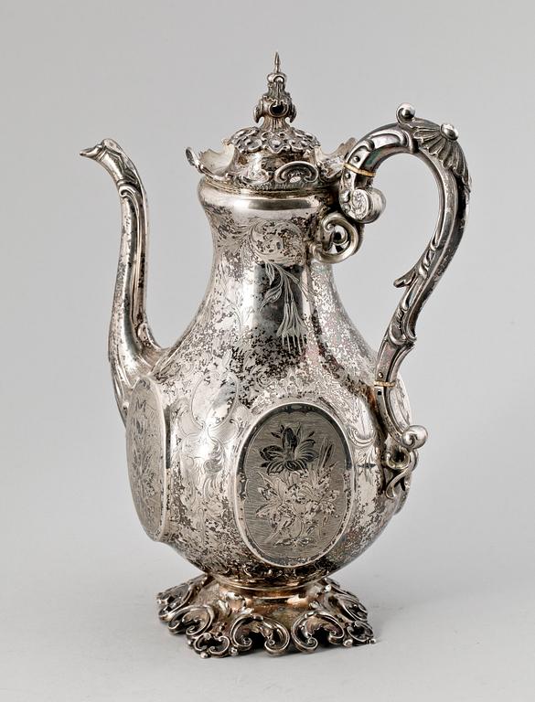 KAFFEKANNA, silver, nyrokoko. Gustav Möllenborg Feron, Stockholm, 1872. Ca 850 gr.