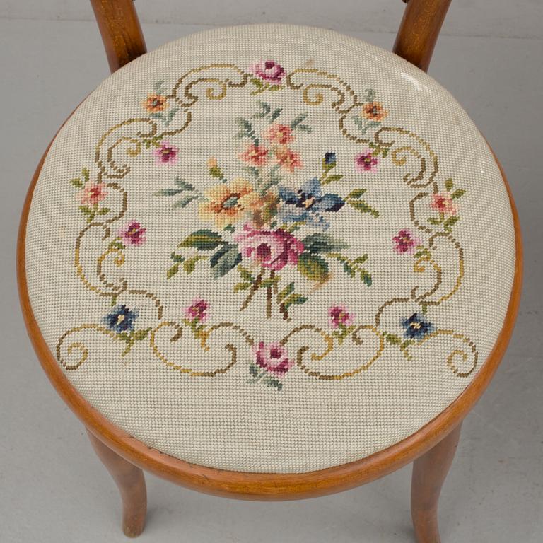 STOLAR, två stycken, Thonet, 1900-talets början.