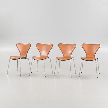 Four chairs "Sjuan" by Arne Jacobsen.