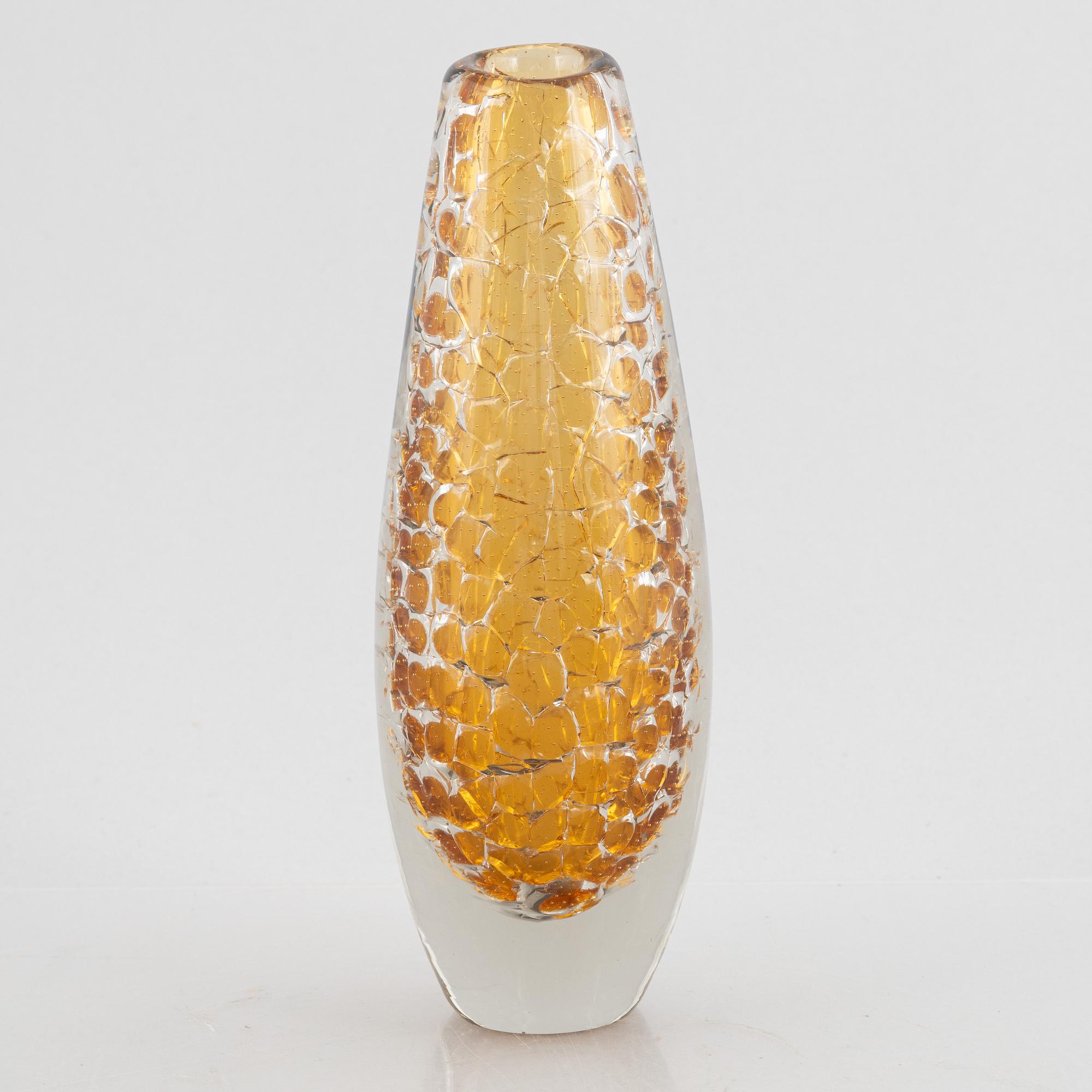 A vase, Nuutajärvi Notsjö, Finland, 1949.