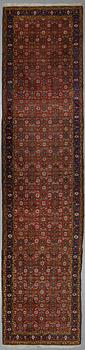 A runner, a semi-antique Western Iran/Azerbajdzjan, probably, ca 423 x 99 cm.