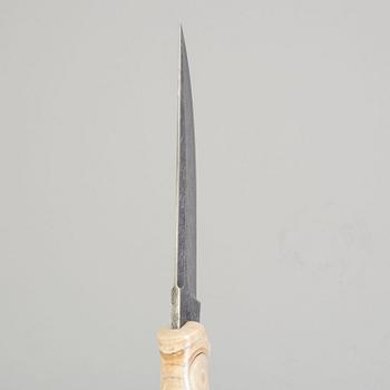 A contemporary knife by Andrzej Rybak.