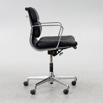 Charles & Ray Eames, a "Soft Pad" swiveling desk chair model EA217, Vitra.