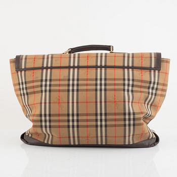 Burberry, weekend bag.