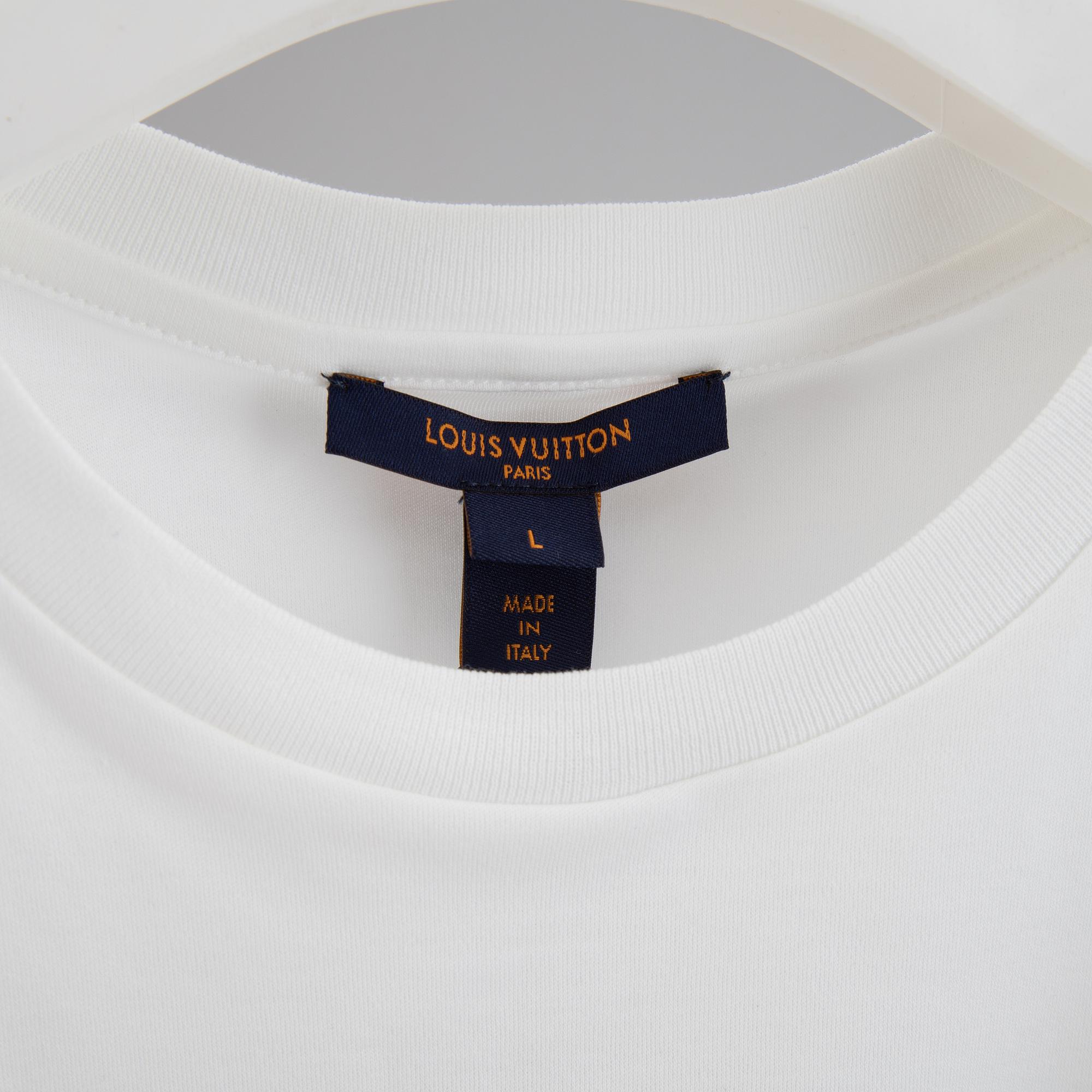 LOUIS VUITTON, T-shirt, size L.