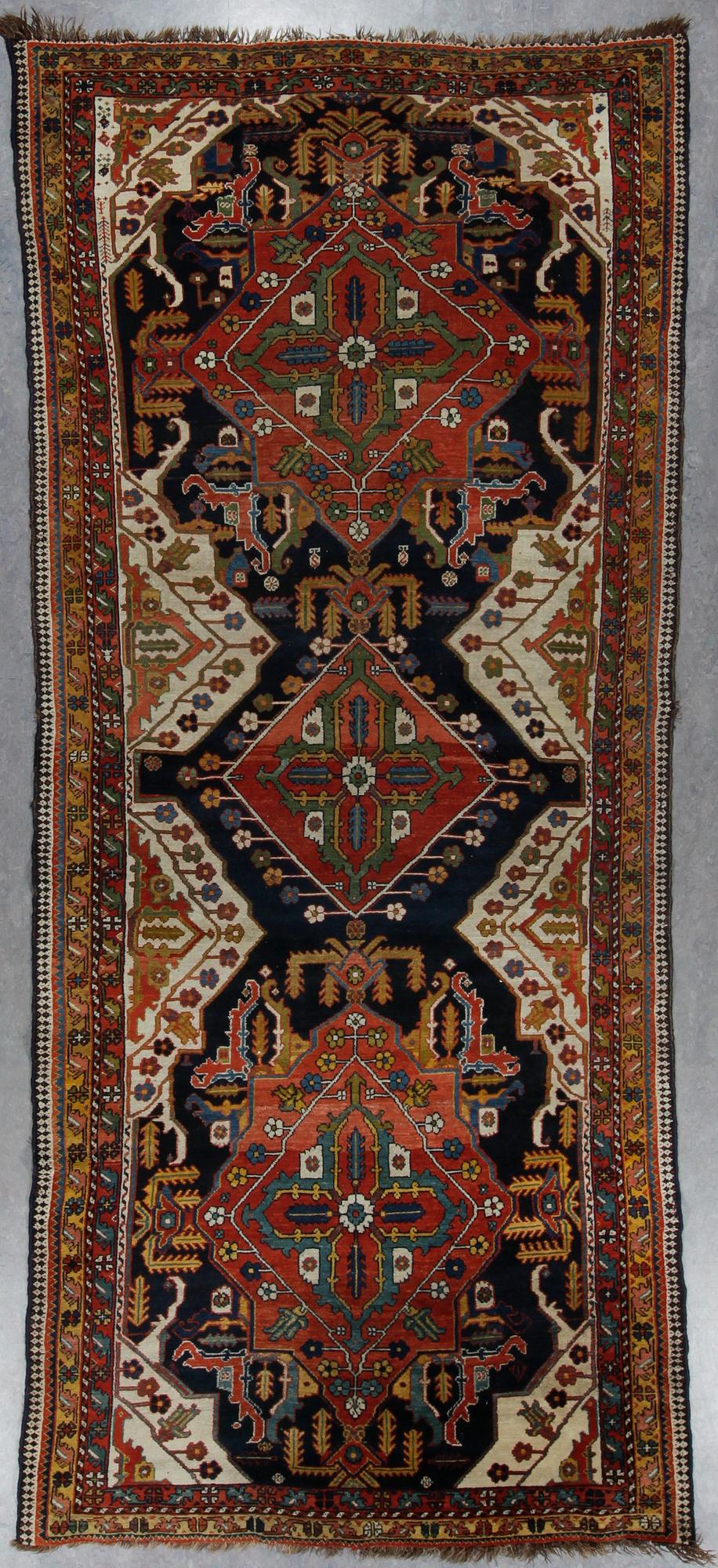 MATTA, semiantik Loristan kelly. Ca 349,5 x 160 cm.