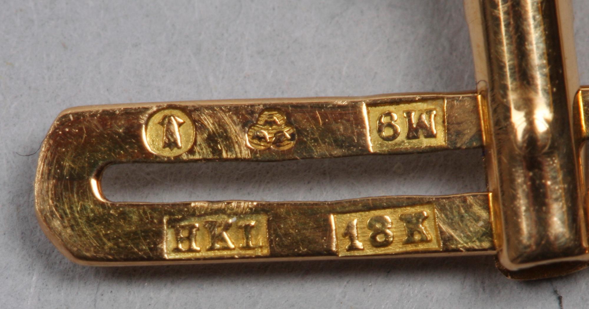 SKJORTKNAPPAR, ett par, 18 K guld samt pärlor, Stockholm, 1962.